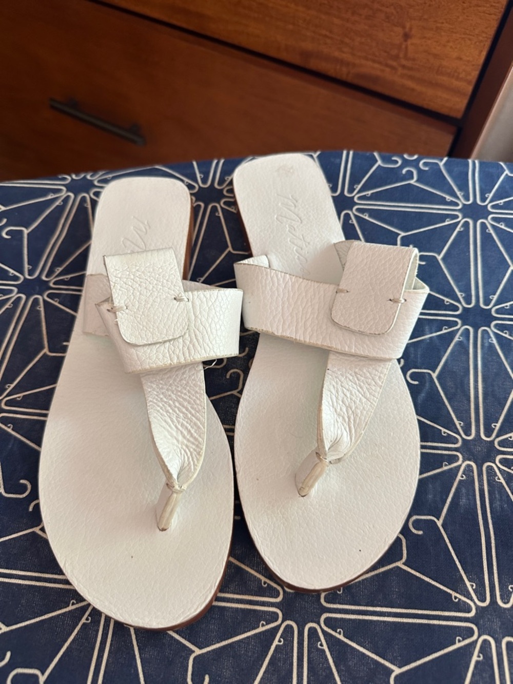 Matisse White Leather Toe-Post Slide Sandals